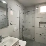 شقة Besnik