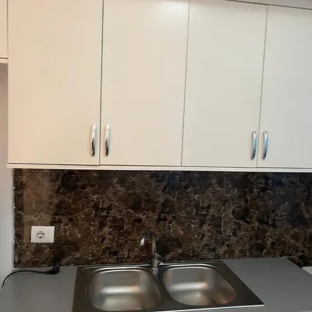 Besnik Διαμέρισμα *