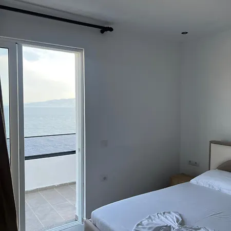 Besnik * Sarandë