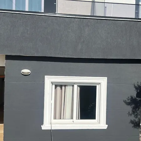 Besnik Apartament Saranda